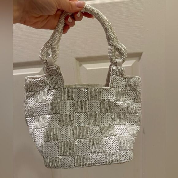 Elegant White and Silver Beaded Handbag - Picture 1 of 4